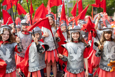 Children dressed up in Roman armour